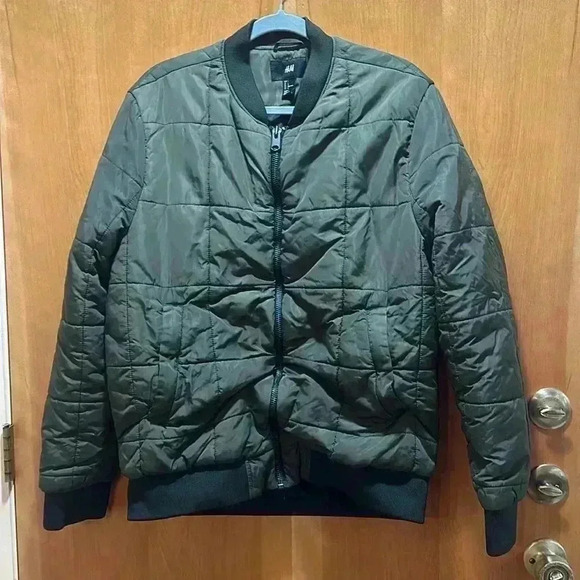 H&M Jackets & Blazers - H-M puffer jacket size L
